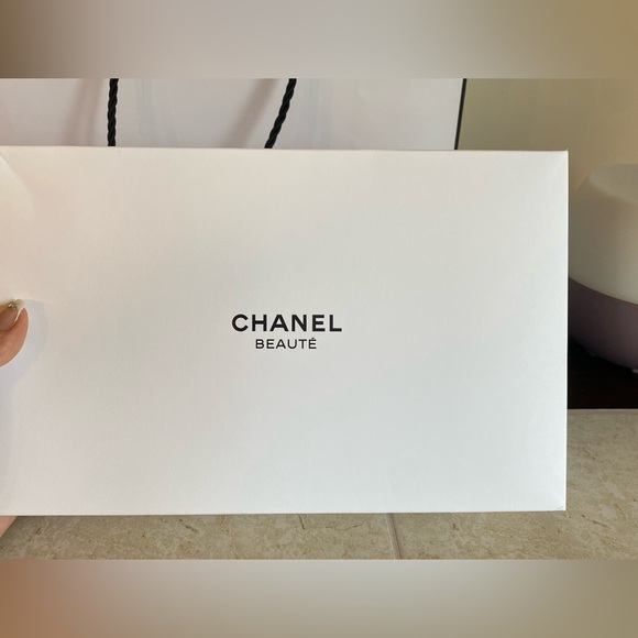 COPY - Chanel Beauty White and gold felt cosmetic pouch with zipper. 100% authe… - Picture 7 of 8